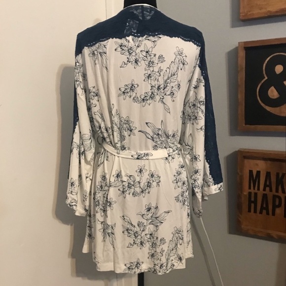 Soma Cool Nights Floral Lace Kimono Short Robe Wrap Ivory Blue Size S/M - Picture 5 of 8